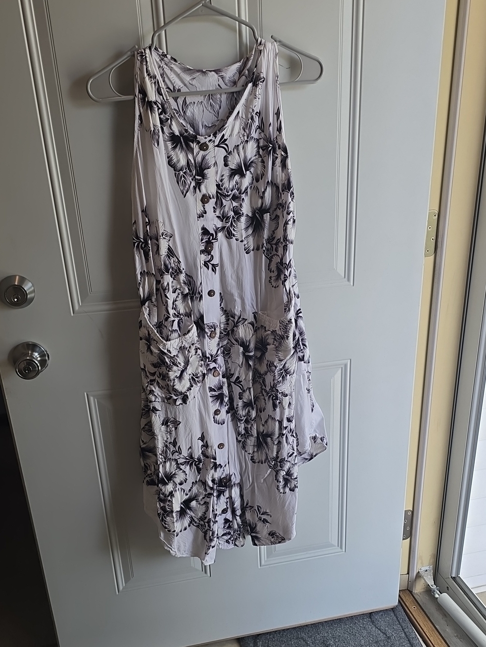 Sleeveless Floral Midi Dress in White and Black